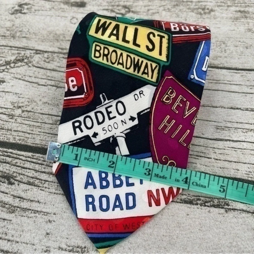 Vintage ADDICTION street signs silk tie